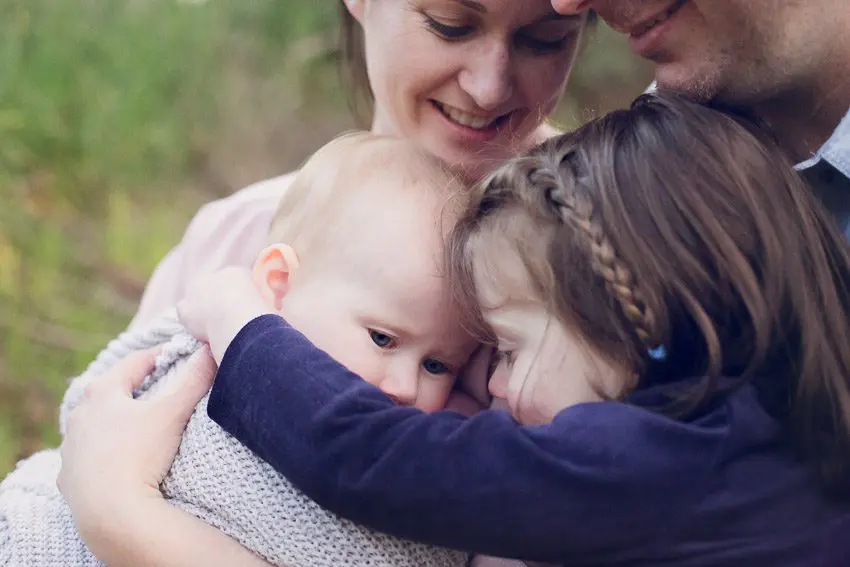 Warrnambool family photography family cuddling