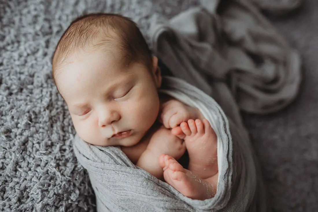 newborn photography crop in masterclass hide mess