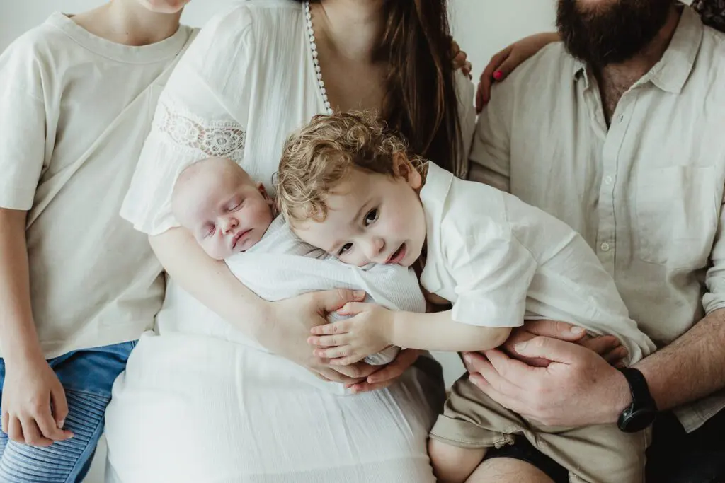 newborn and sibling photo poses
