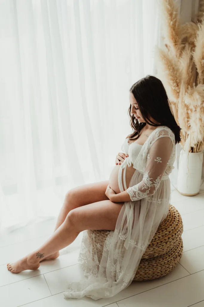 using sheets to diffuse light in photography, mum expecting a baby